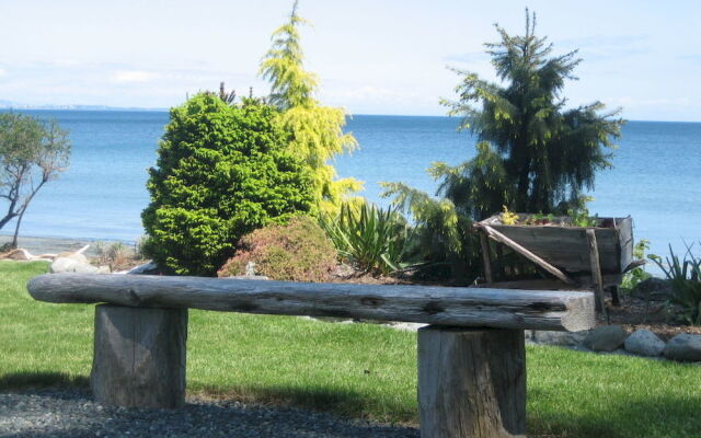 The Lodge at Weir's Beach