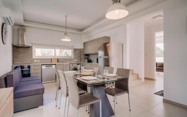 Dream 3bdr villa with private pool near the beach!