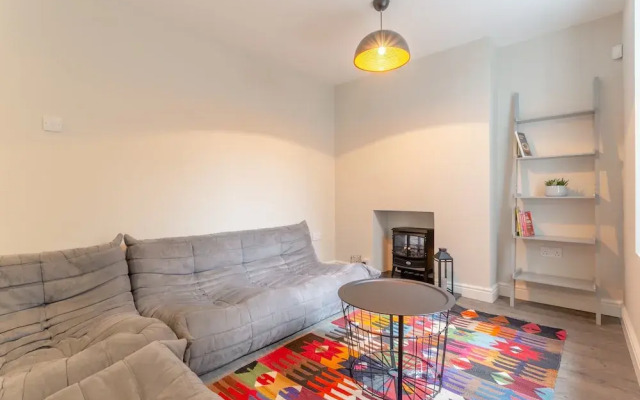 Spacious 1 Bedroom Flat With Garden