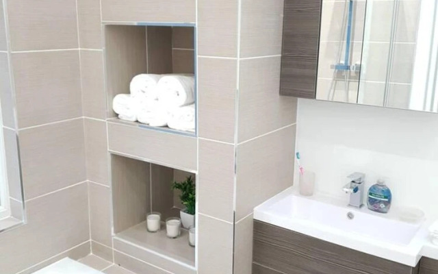 Modern 4-bedroom Townhouse With Private Garden