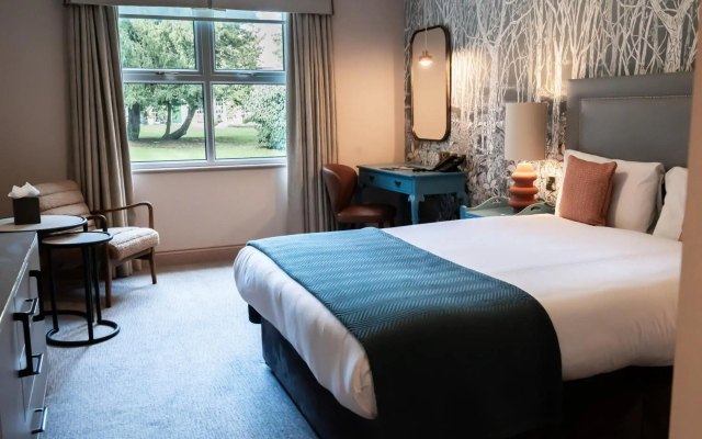 Bush Hotel Farnham
