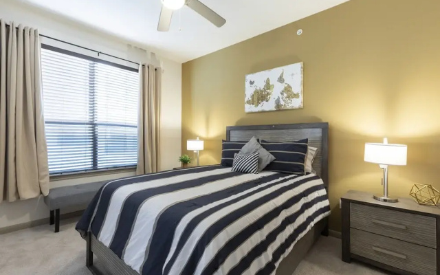Luxurious & Cozy Midtown Texas Condo