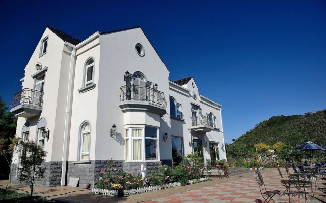 Victoria Manor
