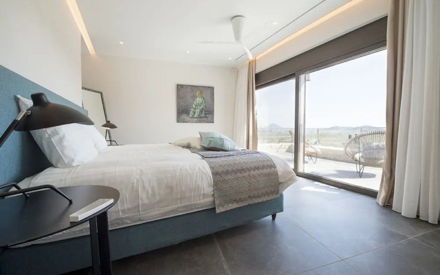 Captivating 5br Pool Villa Close Navarino Golf