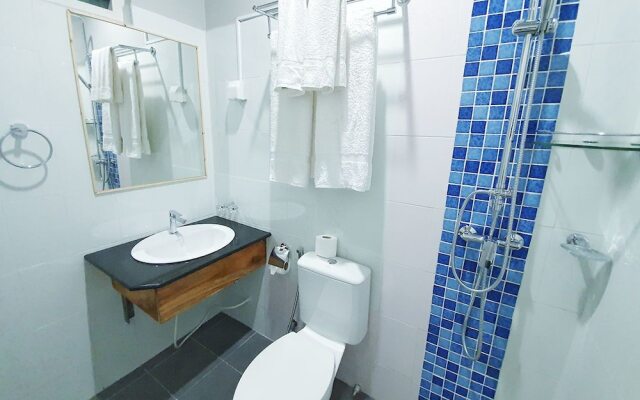 Omadhoo Inn