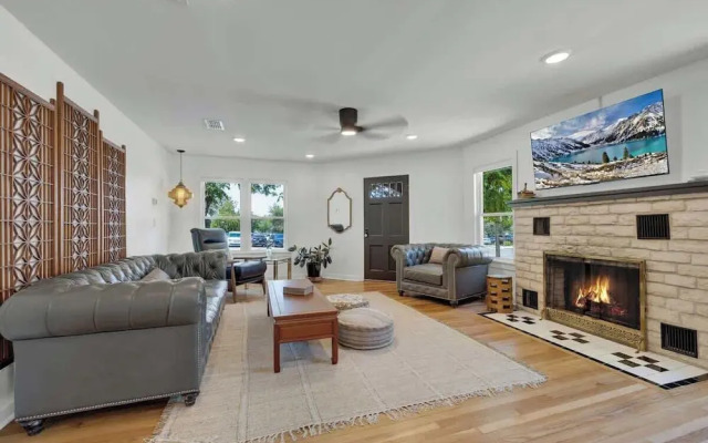 Historic Hideaway Stroll to Schlitterbahn