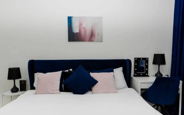 Super luxurious & spacious designer apartment.