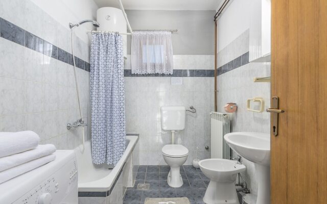 Two Bedrooms Ground Floor Apartment With Private Pool and Garden Near Pula