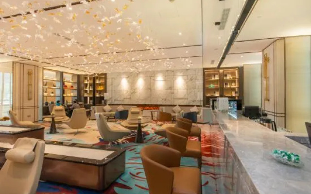 Auto City Ruili Hotel