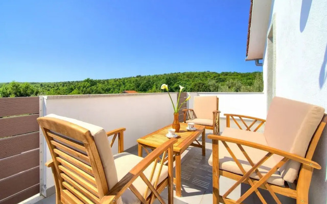 Tranquil Getaway Polje Villa With Pool