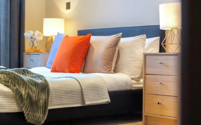 Two Bedroom Apartment in Limehouse