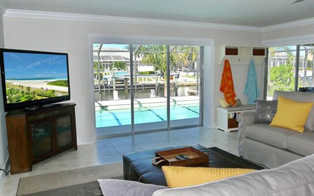 Waterfront Home With Pool and Western Exposure