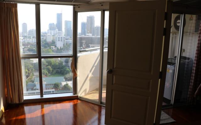 Downtown Apartment near BTS Station