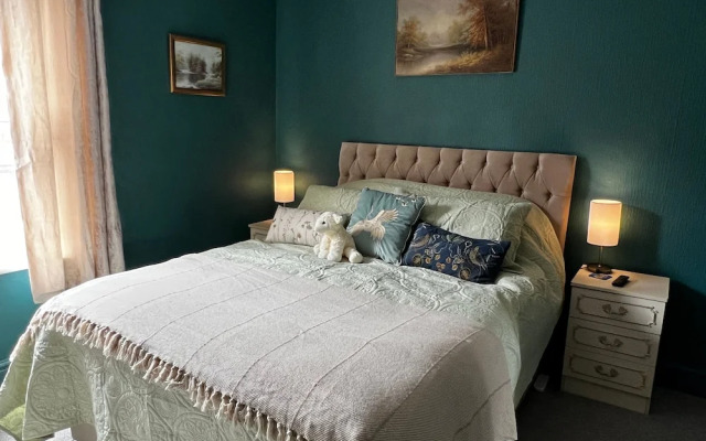 Robin’S Hollow: 2Bd Home Near Wrexham Afc