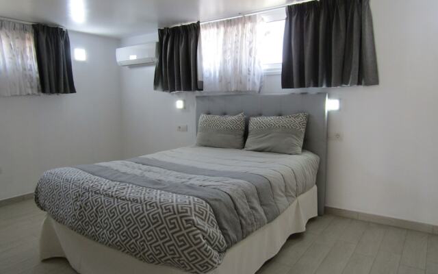 Luxury Villa with pool in a quiet area.