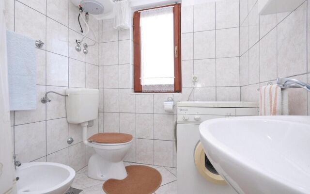 Amazing Home in Zadar With Wifi and 4 Bedrooms
