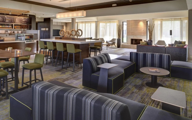 Courtyard by Marriott Indianapolis Airport