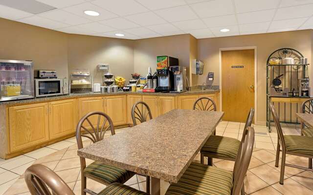 Days Inn by Wyndham Eagan Minnesota Near Mall of America