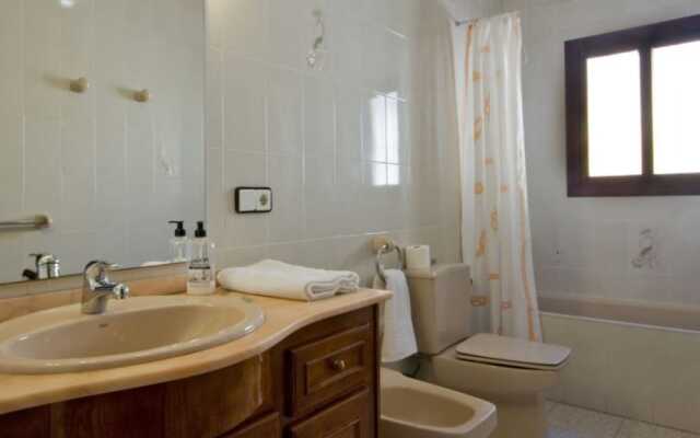 Villa - 3 Bedrooms with WiFi - 106444