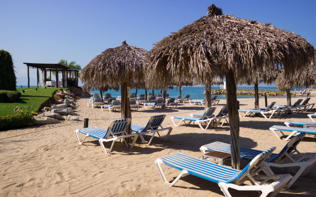 Villa del Palmar Residences