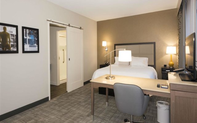 Hampton Inn & Suites Minneapolis / Downtown