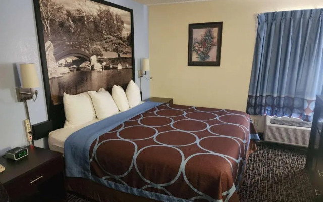 Super 8 by Wyndham Galesburg