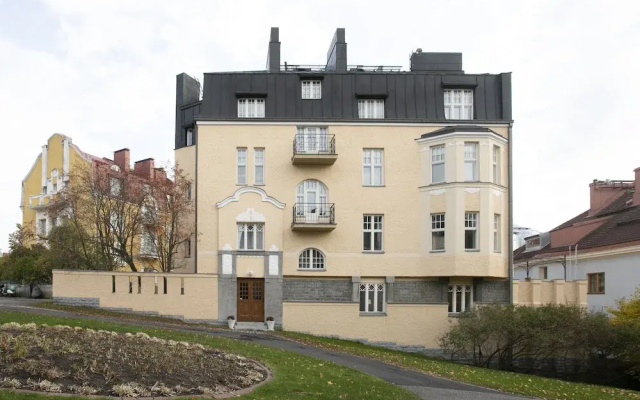 Grand luminous 150m2 2BR aptmnt in Eira