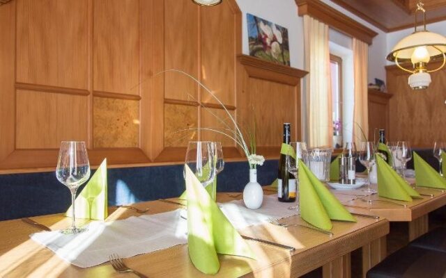 Dorfcafe Unken Hotelpension sWirtshaus im Dorf