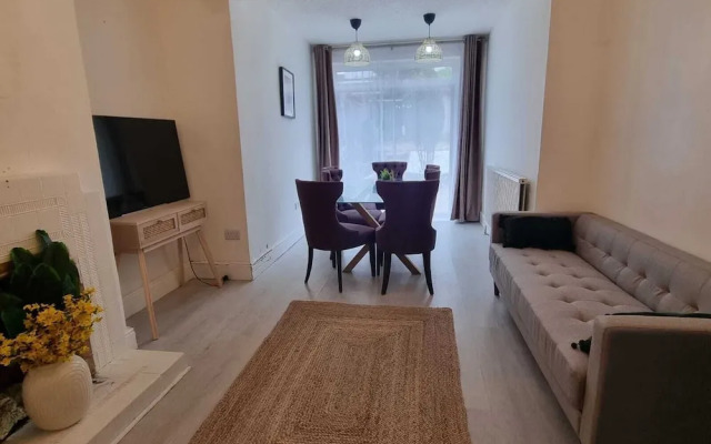 Large 4 Bed Terraced House