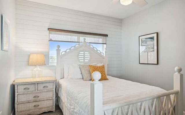 Oceania 207 3 Bedroom Condo by RedAwning