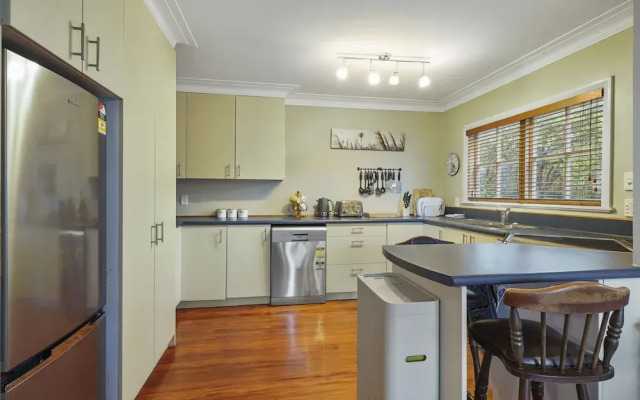 Kohi Family Home- Netflix & Gardens View