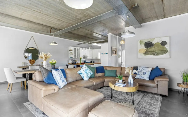 Big Bay Beach Club J32