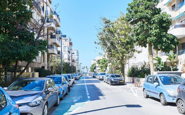 Designed Suite By The Beach