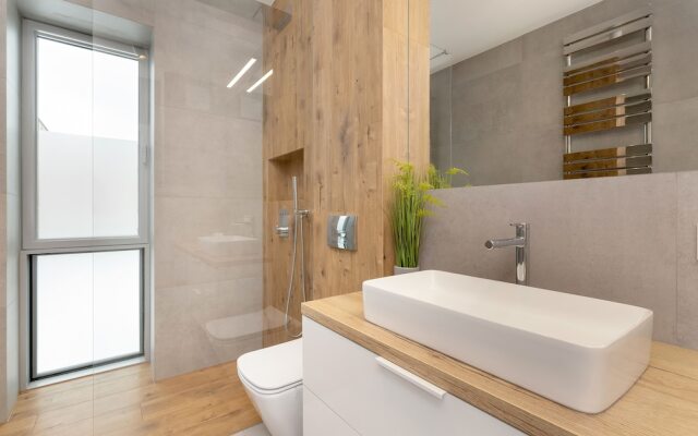 Port Marine With Sea View by Renters