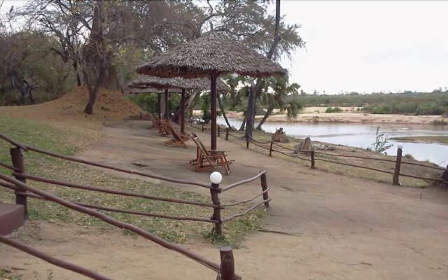 Selous Mbuyu Safari Camp