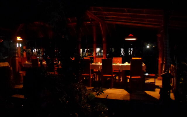 KARANG SARI Guesthouse & Restaurant