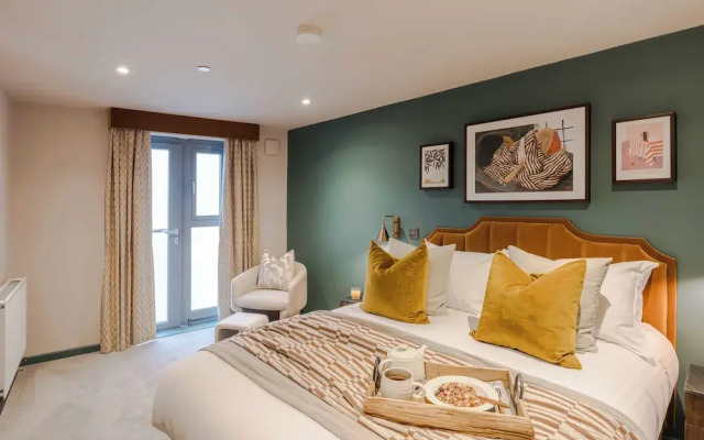 Waterside Living I Luxe Apartments