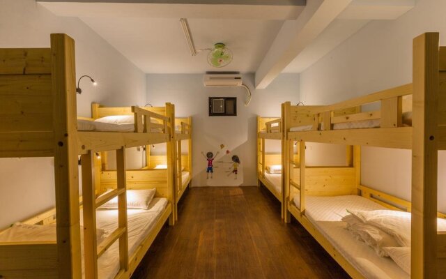 GoldenHouse Hostel