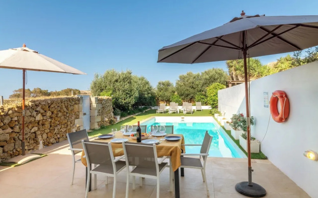Ta'patee Pool Farmhouse in Gozo