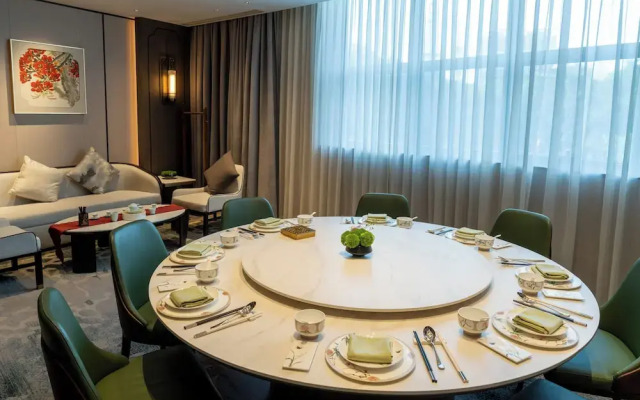 Yuexiu Hotel Guangzhou, Curio Collection by Hilton