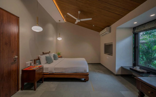 SaffronStays Red Brick House, Panchgani - rustic villa with huge lawn and terrace