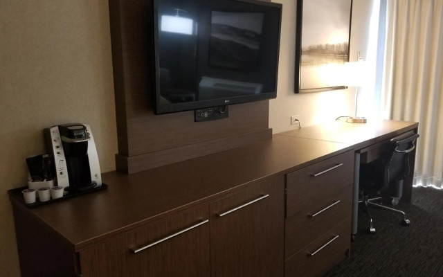 Holiday Inn Express Edmonton Downtown by IHG