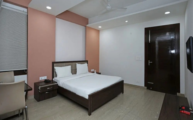 The Signature Hotel By OYO Rooms