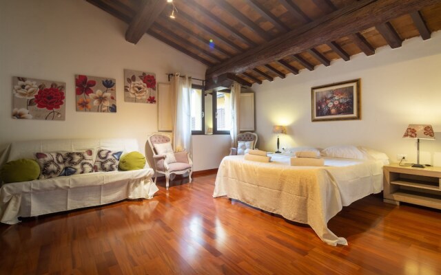 Santa Trinita Apartment