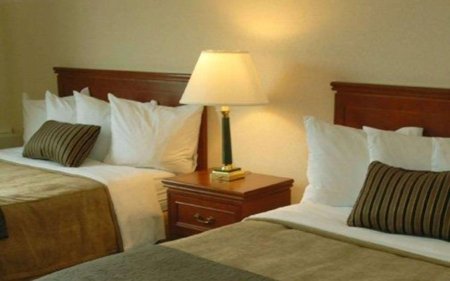 Quality Hotel & Suites Montreal East
