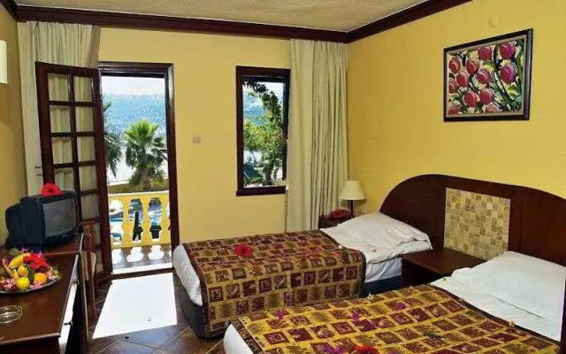 Green Beach Resort Hotel