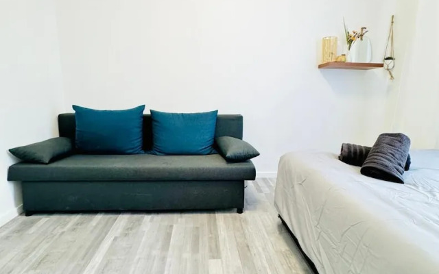 Affordable 4BR Apt Walk to FAC Platz