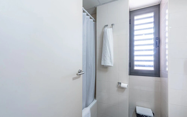 Residencia Universitaria Resa Giner de los Ríos - Hostel