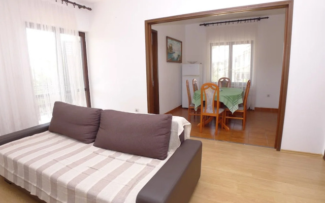Apartment For Eight Persons With Three Bedrooms And Swimming Pool Located 450M From Beach