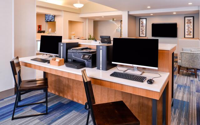 Holiday Inn Express & Suites Lacey – Olympia by IHG